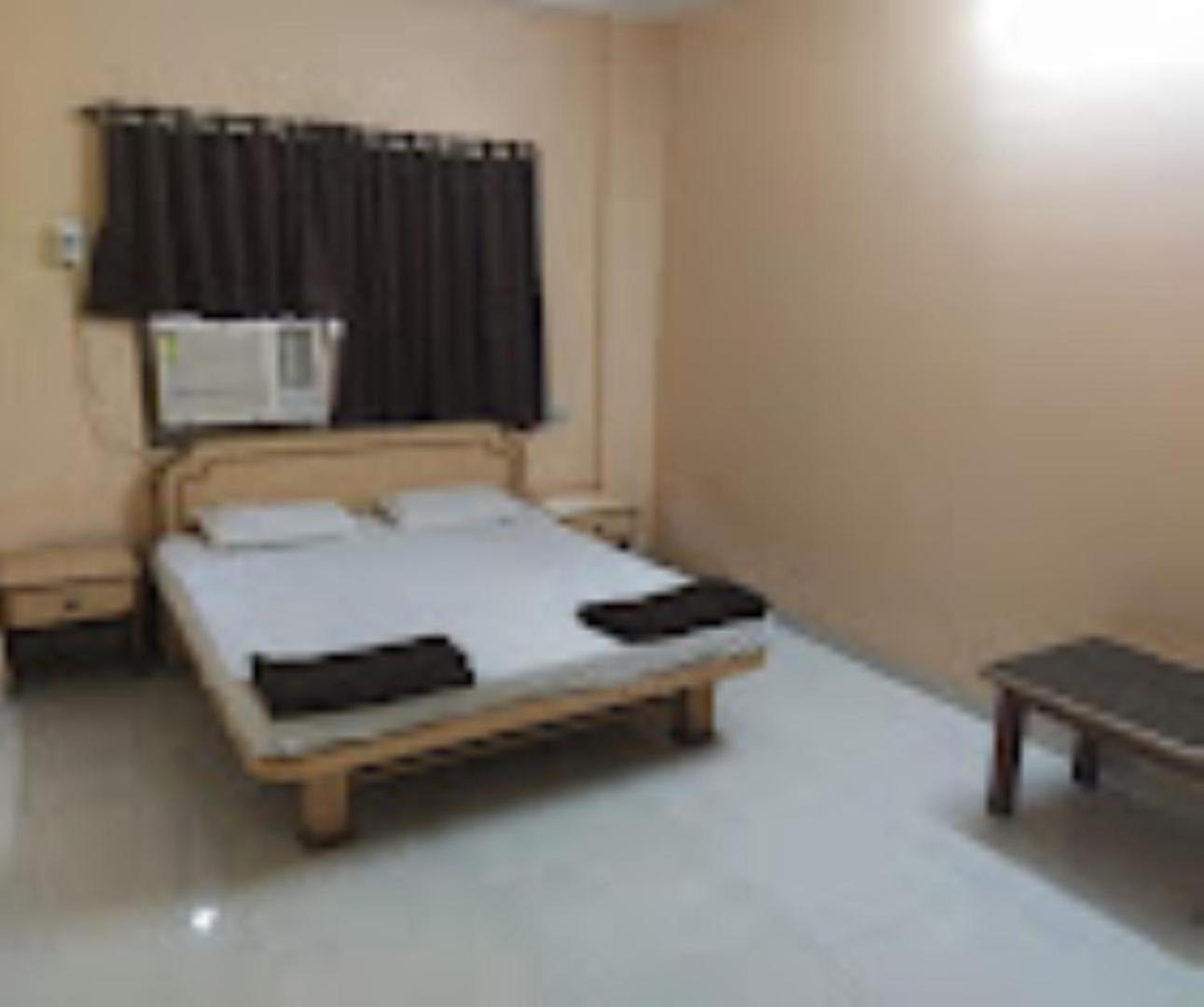 Hotel Pritam Palace , Dhule ภายนอก รูปภาพ