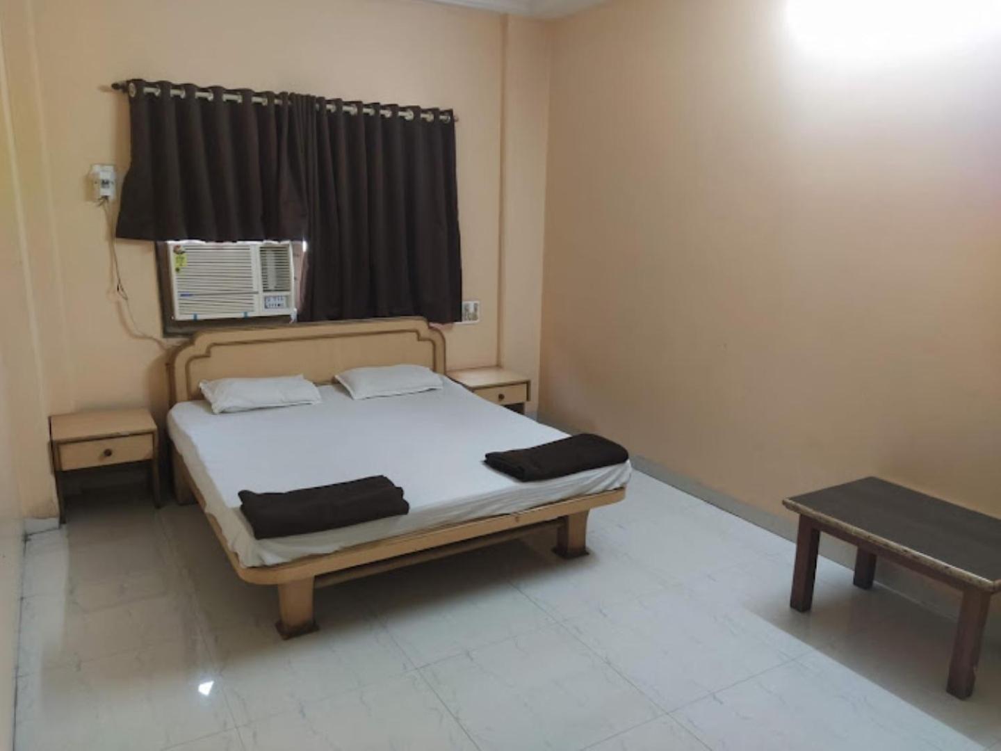 Hotel Pritam Palace , Dhule ภายนอก รูปภาพ